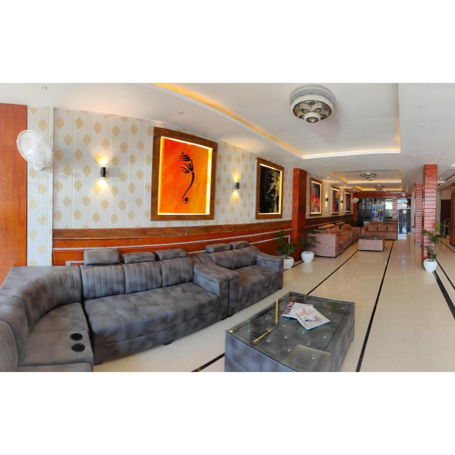 The Royal Bhumesh Hotel Катра Екстериор снимка