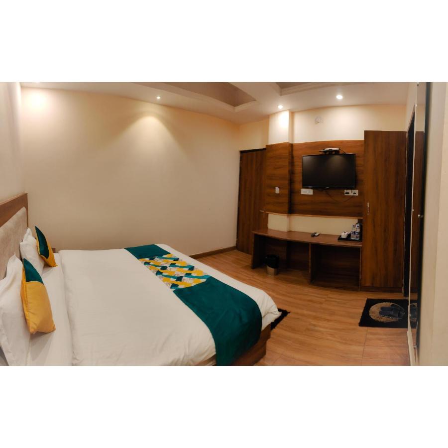 The Royal Bhumesh Hotel Катра Екстериор снимка